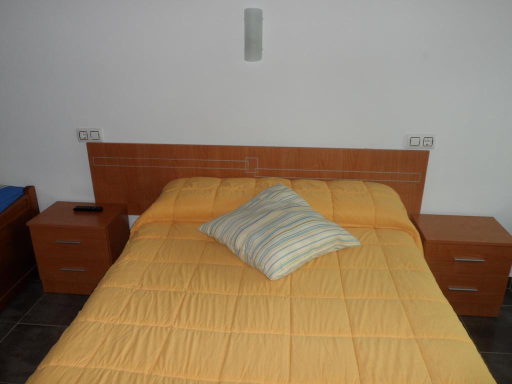 Hostal Via Del Caminante Madrigalejo Bagian luar foto