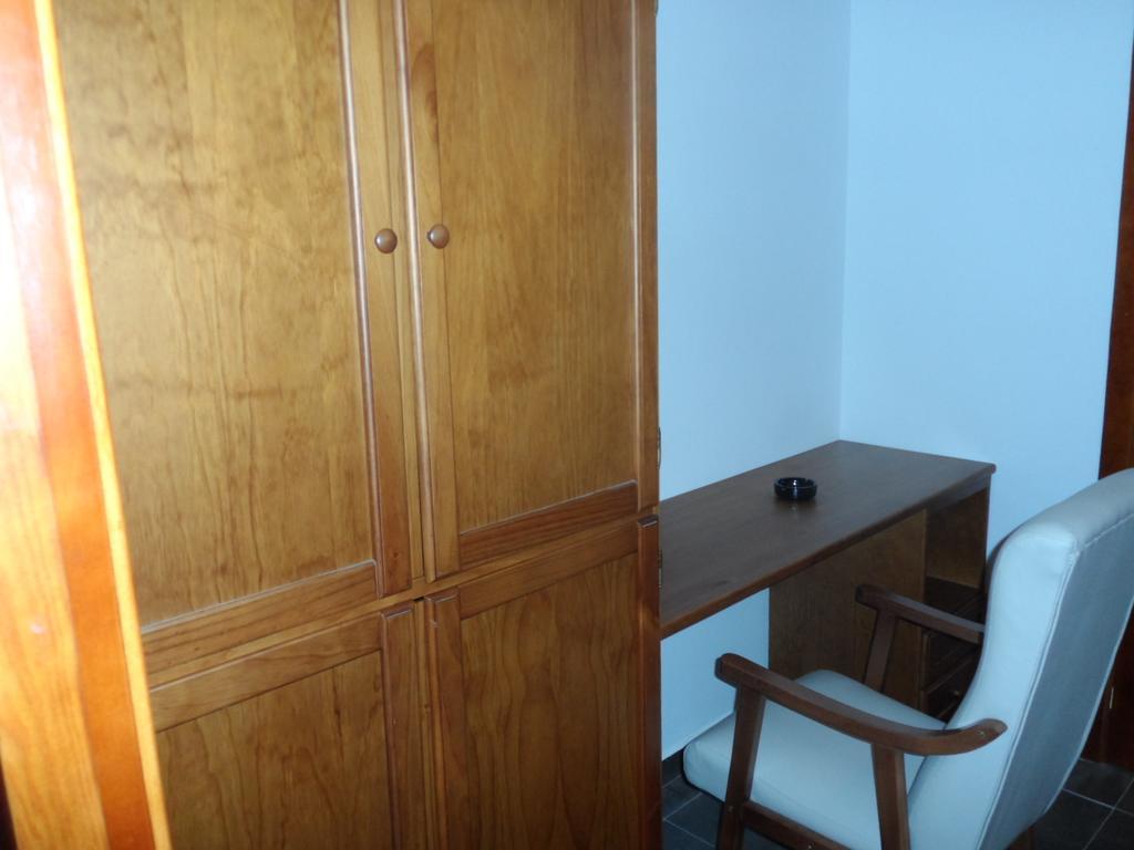 Hostal Via Del Caminante Madrigalejo Bagian luar foto