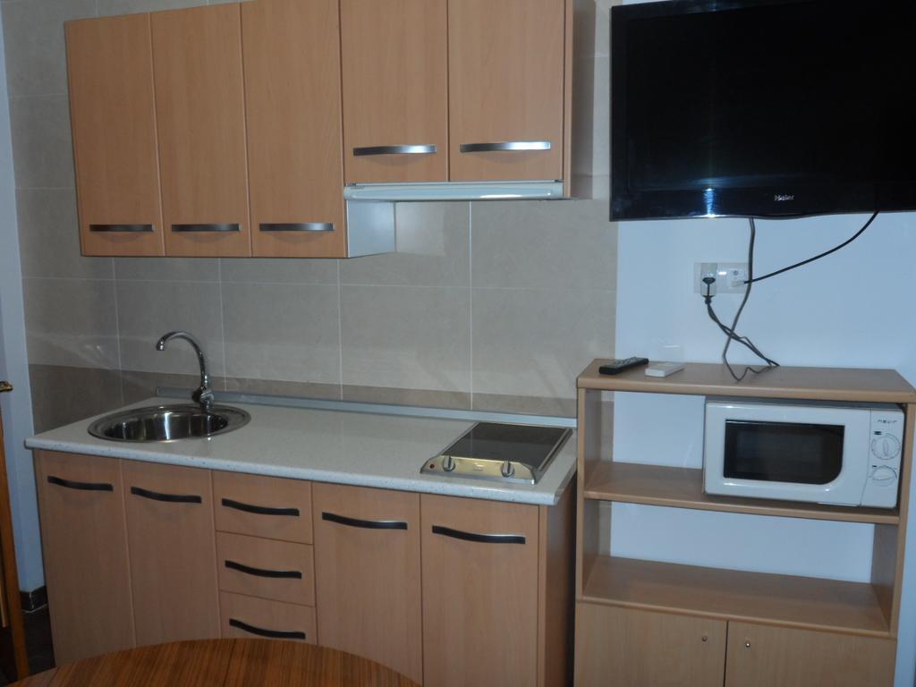 Hostal Via Del Caminante Madrigalejo Bagian luar foto