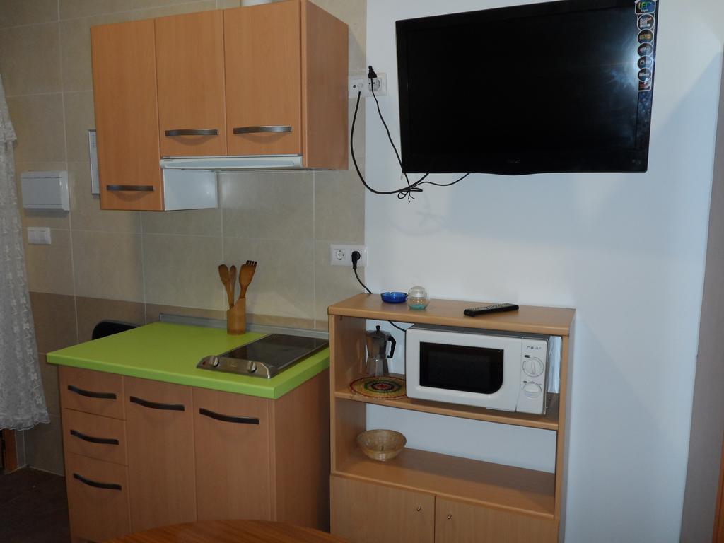 Hostal Via Del Caminante Madrigalejo Bagian luar foto