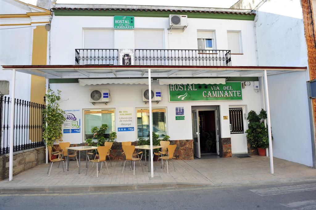 Hostal Via Del Caminante Madrigalejo Bagian luar foto