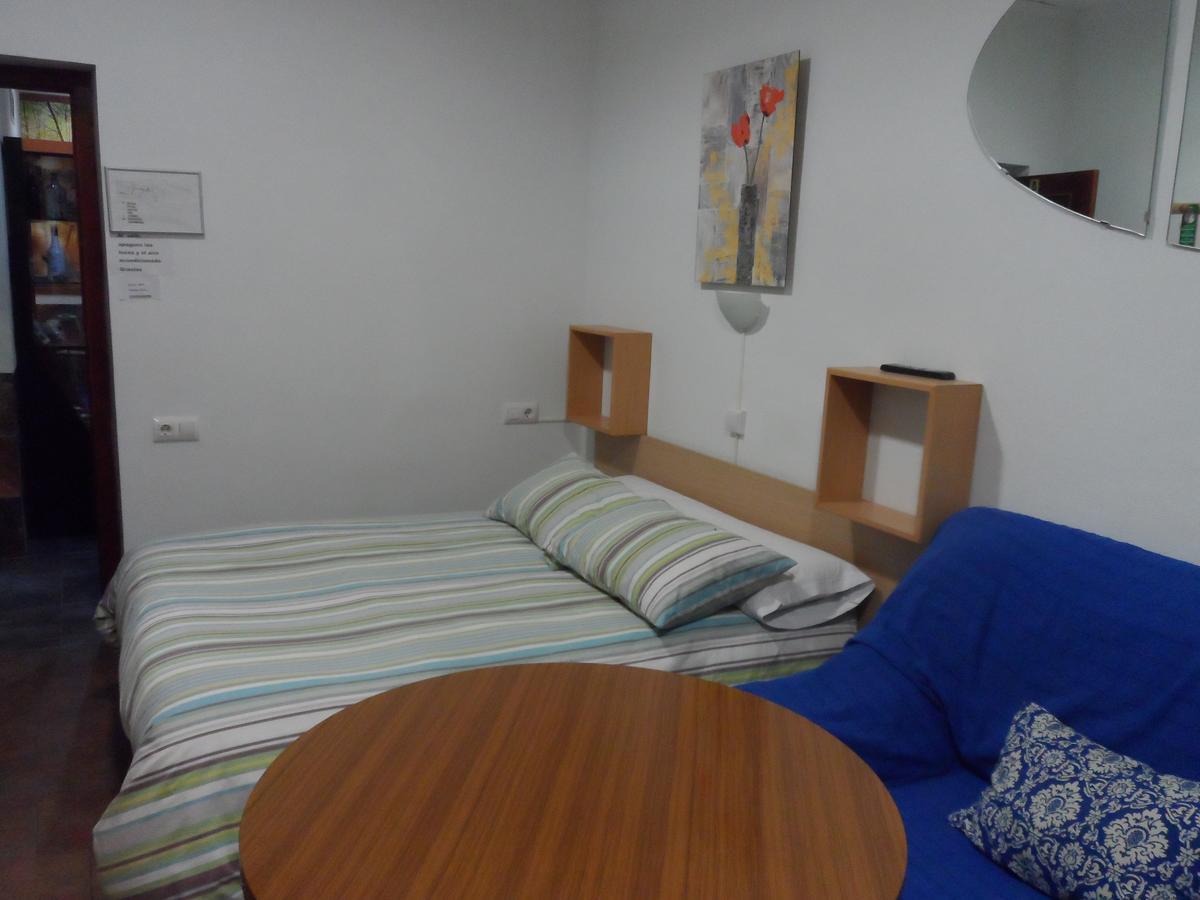 Hostal Via Del Caminante Madrigalejo Bagian luar foto